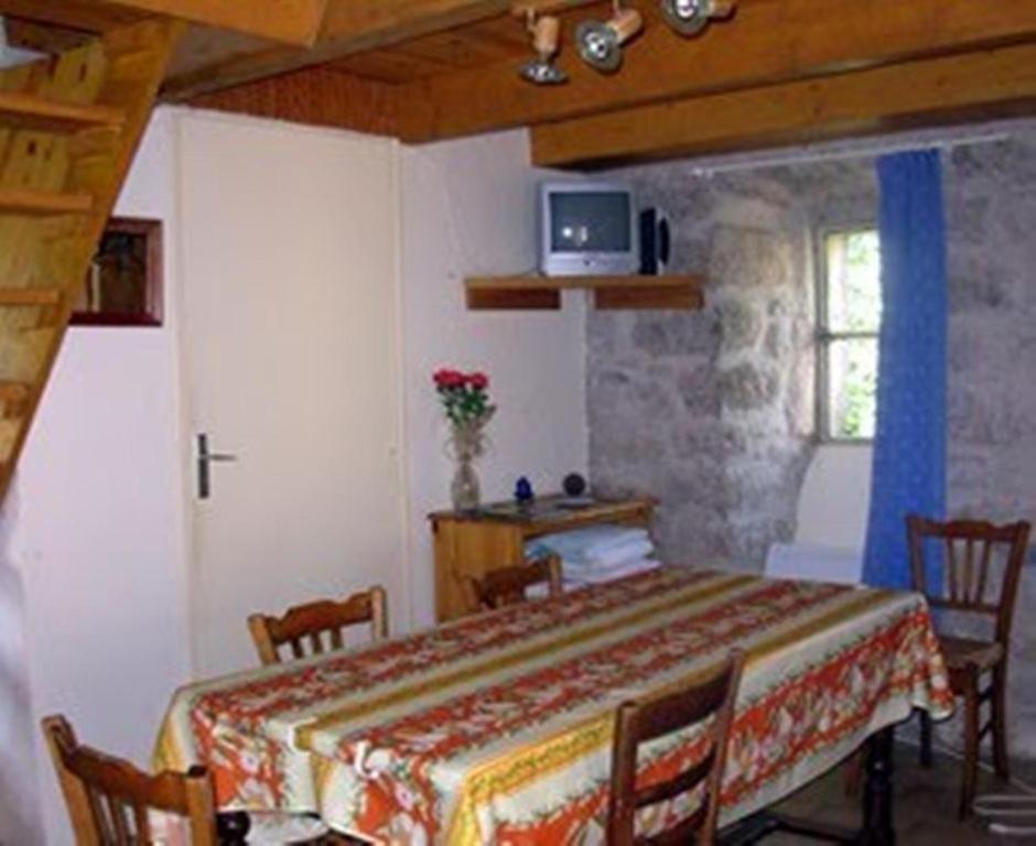Ferme Auberge La Tindelle La Cresse Exterior photo